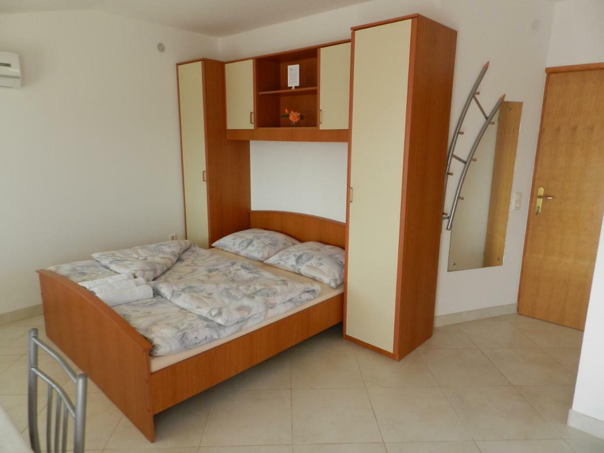 Apartmani Lucija Jurkovic Малинска Экстерьер фото