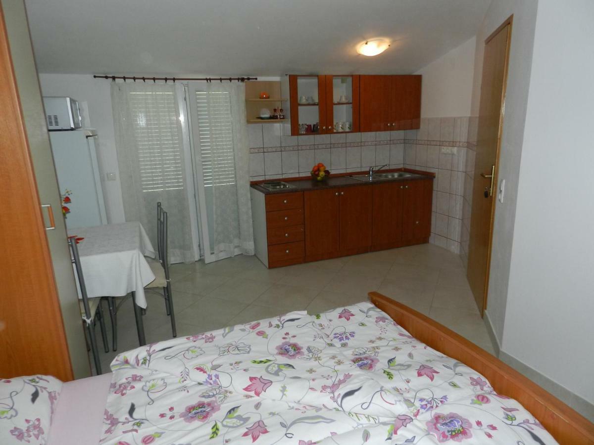 Apartmani Lucija Jurkovic Малинска Экстерьер фото