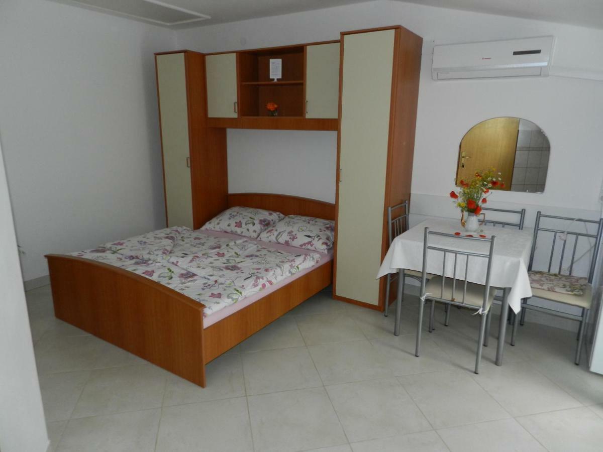 Apartmani Lucija Jurkovic Малинска Экстерьер фото